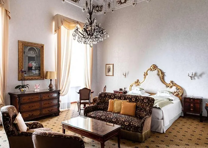 Отель Grand Serbelloni - The Only Relais & Chateaux On