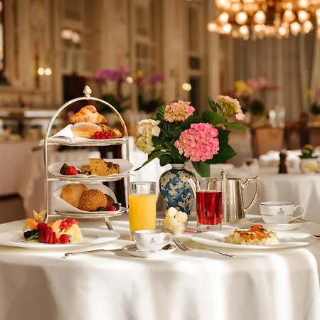 Отель Grand Serbelloni - The Only Relais & Chateaux On
