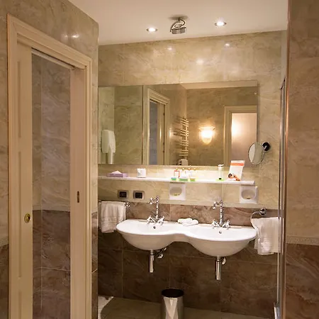 Hotel Grand Serbelloni - The Only Relais & Chateaux On 5*
