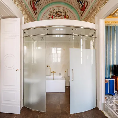 Hotel Grand Serbelloni - A Legendary