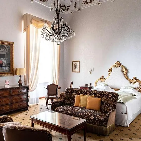 Hotel Grand Serbelloni - The Only Relais & Chateaux On