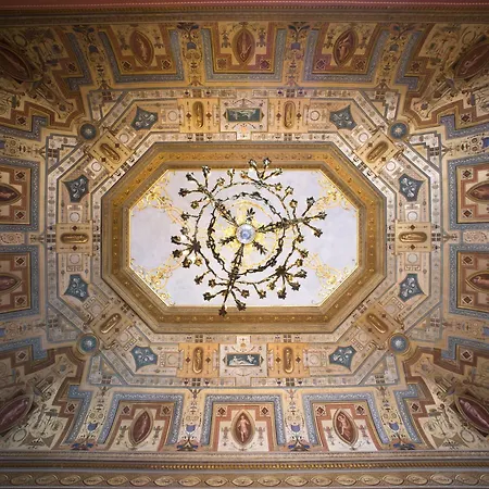 Hotel Grand Serbelloni - The Only Relais & Chateaux On 5*